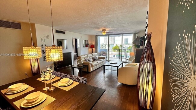 3703 NE 166th St, Unit 503 in Miami, FL - Building Photo - Building Photo