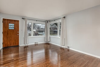 6645 Riverside Dr in Tinley Park, IL - Building Photo - Building Photo