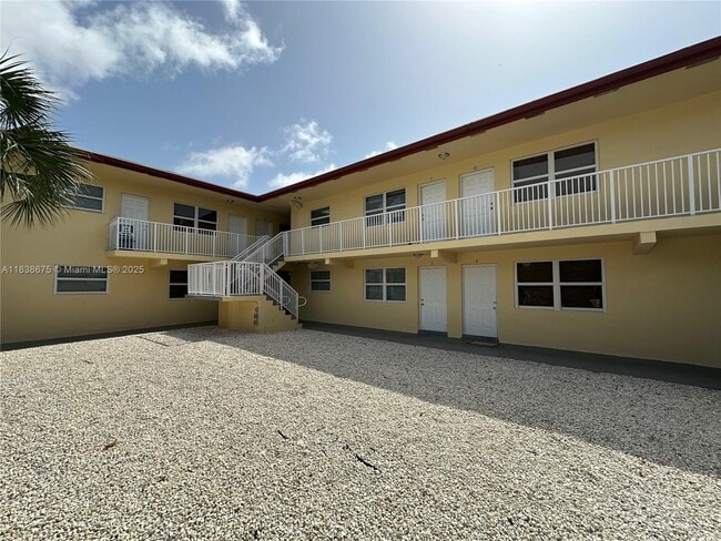 260 SW 8th St