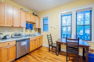 114 Elm St, Unit 1 in Cambridge, MA - Foto de edificio - Building Photo