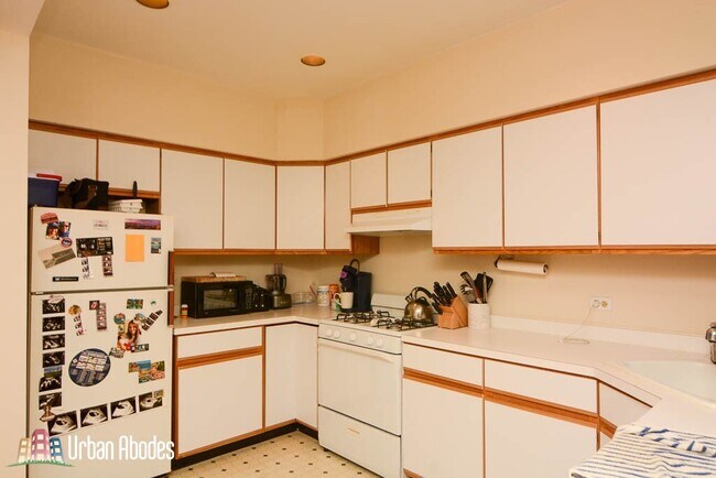 1342 W Roscoe St, Unit M05B in Chicago, IL - Building Photo - Building Photo