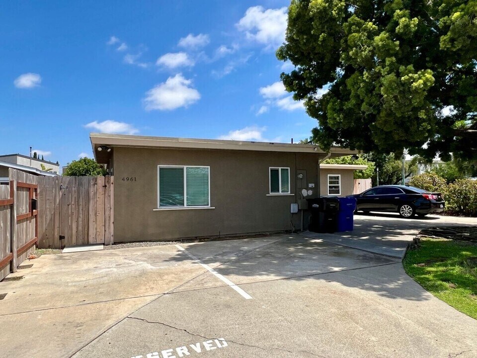 4959-61 Catoctin Dr in San Diego, CA - Building Photo