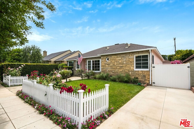 4439 Arcola Ave in Los Angeles, CA - Building Photo - Building Photo