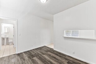 908 Martin Luther King Jr Ave, Unit 04 in Long Beach, CA - Building Photo