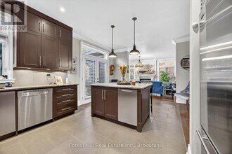 19 Breakwater Ct in Gravenhurst, ON - Building Photo - Building Photo