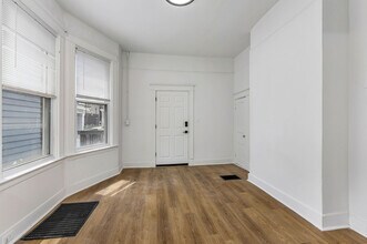 2018 Burnet Ave, Unit 1 in Cincinnati, OH - Building Photo - Building Photo