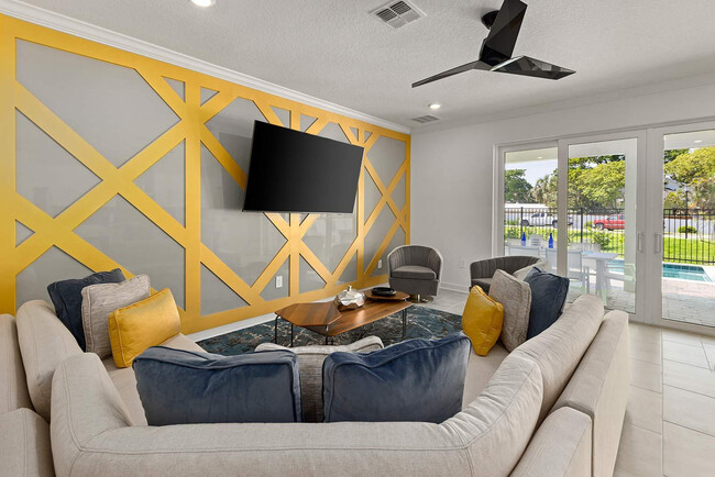 250 Strand Dr in Melbourne Beach, FL - Foto de edificio - Building Photo
