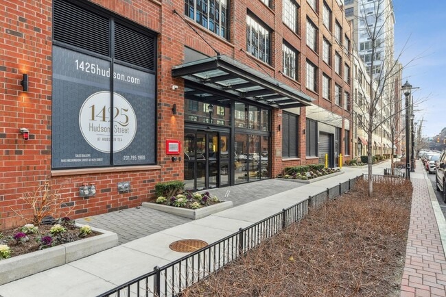 1425 Hudson St in Hoboken, NJ - Building Photo - Building Photo