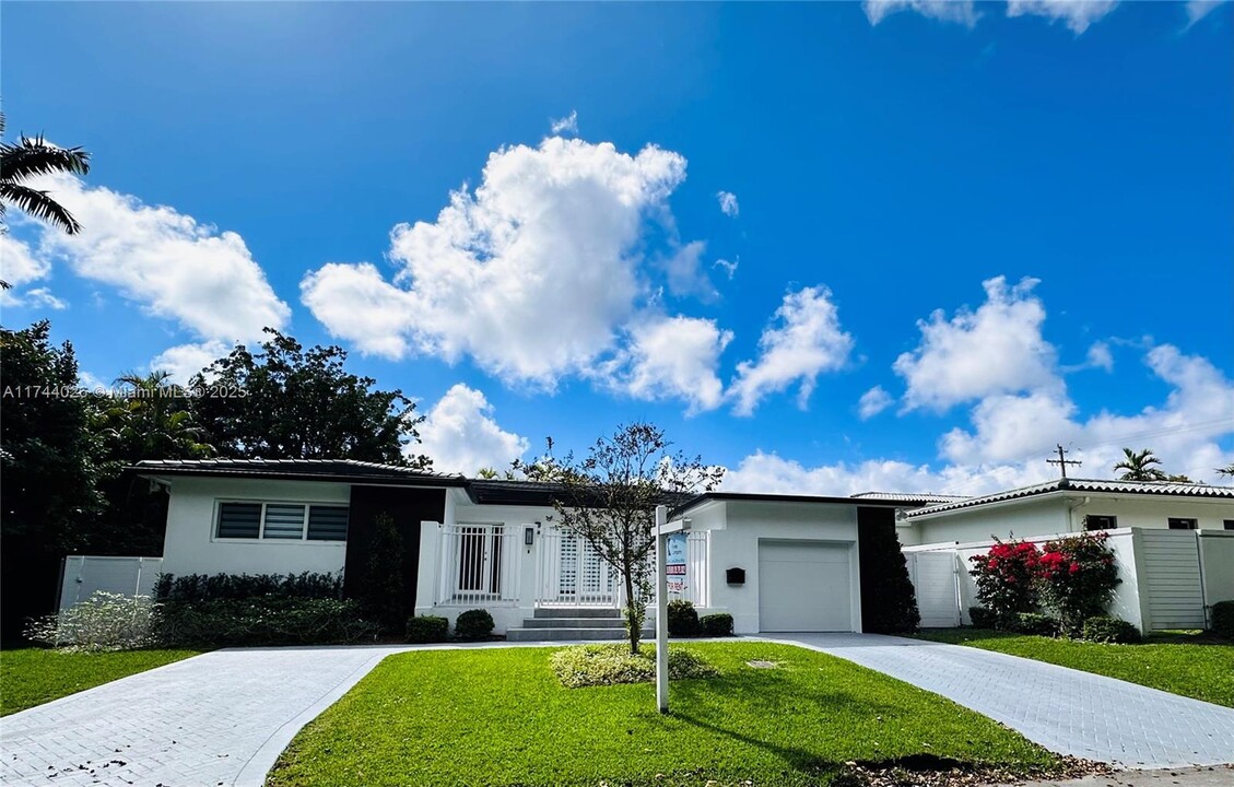 2920 Alatka St in Miami, FL - Foto de edificio