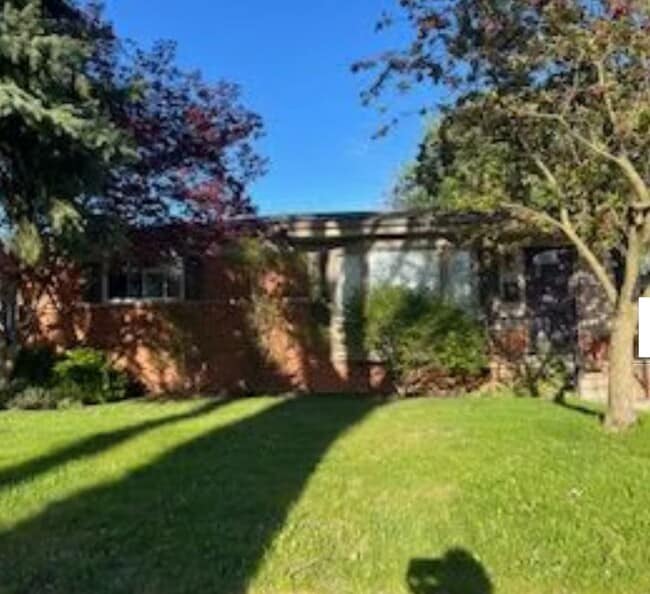 30424 Longfellow Ave in Madison Heights, MI - Building Photo - Building Photo
