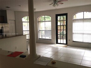 3263 NW 102nd Pl in Doral, FL - Building Photo - Building Photo