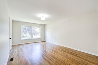 217 S 13th Ave, Unit 2nd Floor in Maywood, IL - Building Photo - Building Photo