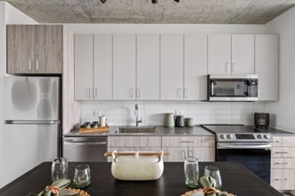 800 N Cleveland Ave in Chicago, IL - Building Photo - Building Photo