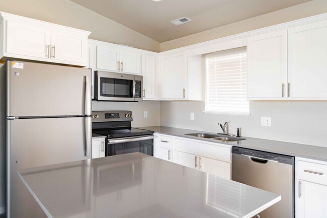 Duplexes at Summerland Park - Waterloo in Waterloo, IA - Foto de edificio - Building Photo