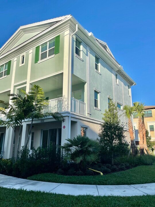 12625 Machiavelli Way in Palm Beach Gardens, FL - Building Photo