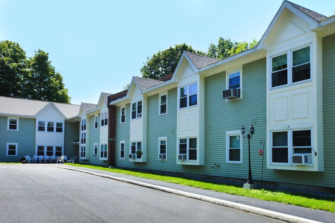 Carriage Square Apartments in Merrimac, MA - Building Photo