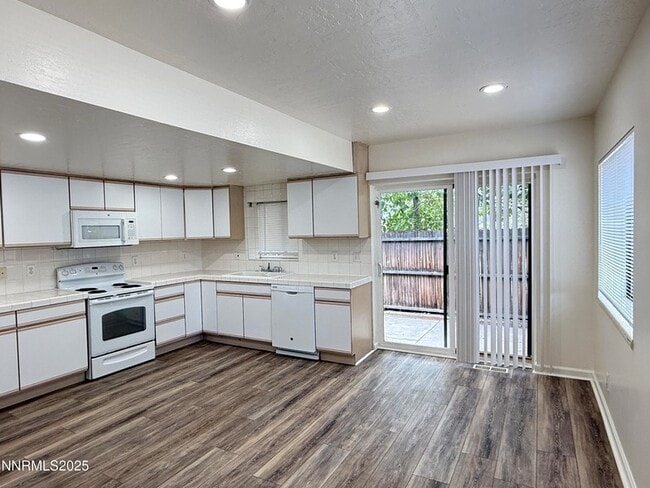 property at 506 E Taylor St
