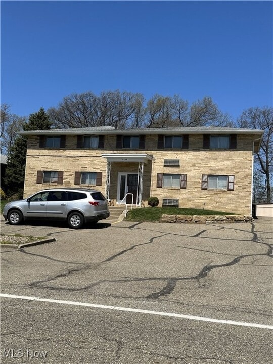 4739 20th St NW in Canton, OH - Building Photo