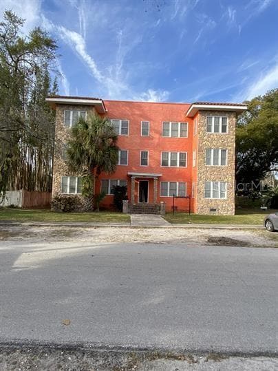 property at 401 Niblick Way