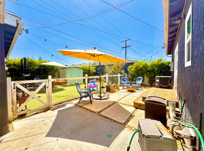 1940 W 93rd St in Los Angeles, CA - Building Photo - Building Photo