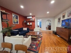 Stunning 3br/2 Bath in Prime Carroll Gardens, Unit 1 in Brooklyn, NY - Building Photo - Building Photo
