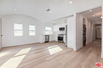 843 N Formosa Ave in Los Angeles, CA - Building Photo - Building Photo