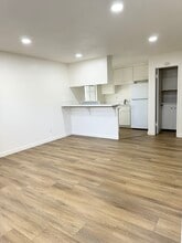 440 W Orangewood Ave in Anaheim, CA - Building Photo - Building Photo