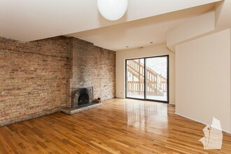 600 W Surf St, Unit 1 in Chicago, IL - Building Photo - Building Photo