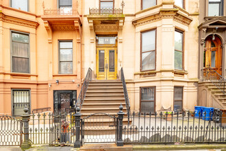 22 Brevoort Place in Brooklyn, NY - Foto de edificio - Building Photo