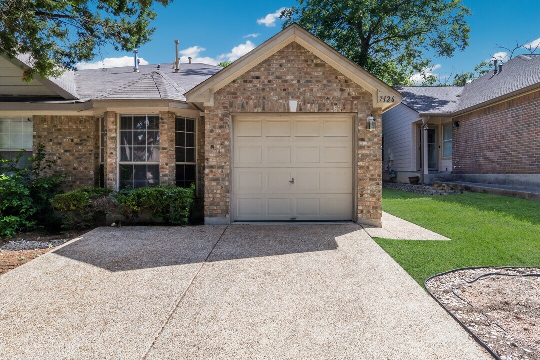 7126 Snowden Crest in San Antonio, TX - Building Photo