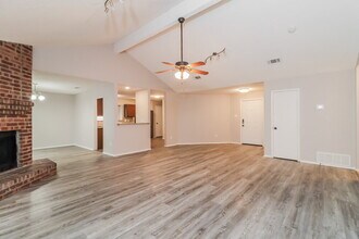 2301 Fall Ct in Fort Worth, TX - Building Photo - Building Photo