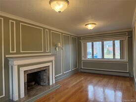 14 Genesee Dr in Commack, NY - Building Photo