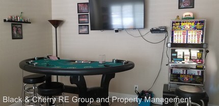 7066 Hillcroft Way in Las Vegas, NV - Building Photo - Building Photo