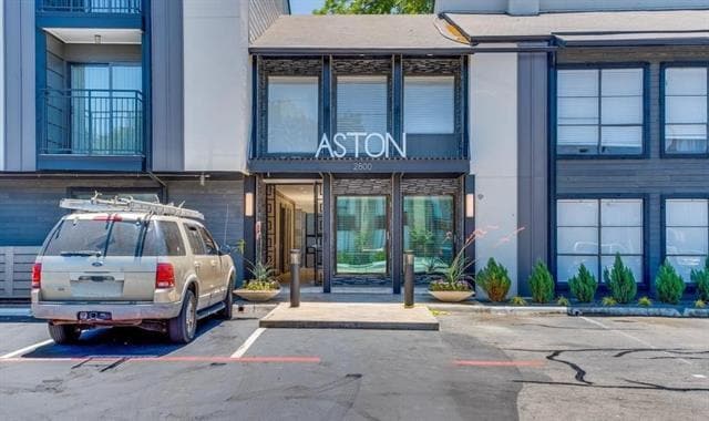 2800 Douglas Ave in Dallas, TX - Foto de edificio - Building Photo