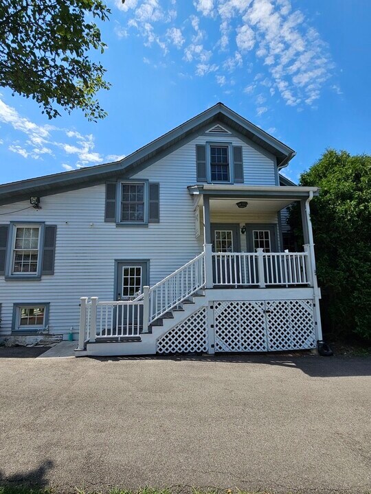 236 Robert Parker Coffin Rd in Long Grove, IL - Building Photo