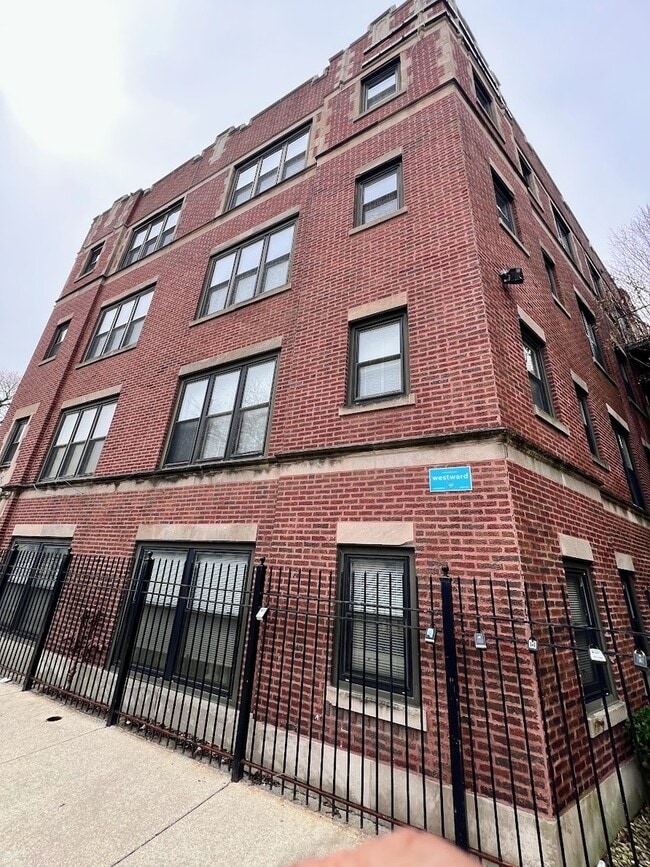 property at 4014 S Drexel Blvd