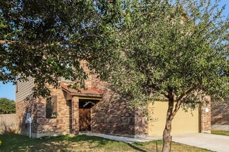 7727 Heavenly Arbor in San Antonio, TX - Foto de edificio - Building Photo