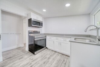 3353 SW 23rd Terrace in Miami, FL - Building Photo - Building Photo