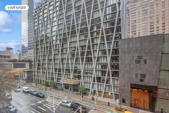 155 W 68th St in New York, NY - Building Photo - Building Photo