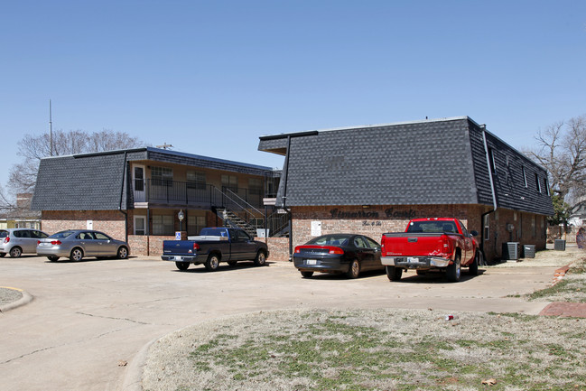 Cimarron Courts in Guthrie, OK - Building Photo - Building Photo