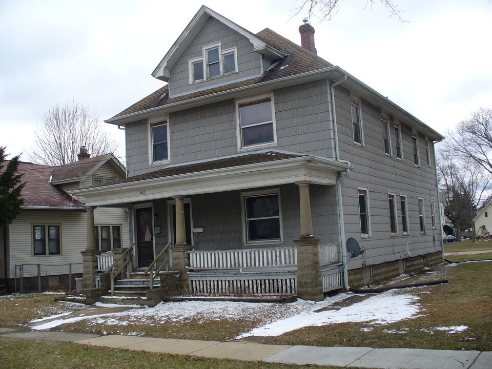 1617 12th Ave, Unit upper in Rockford, IL - Building Photo