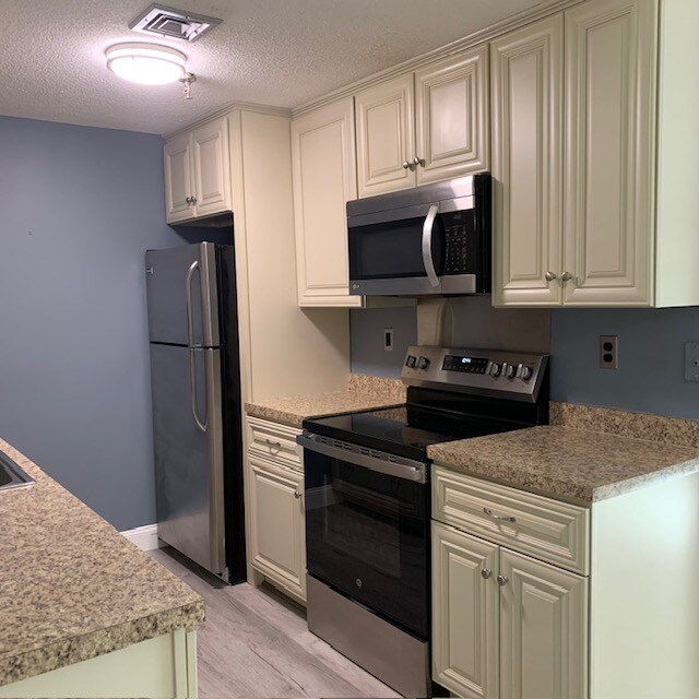 512 Abbott Farm Ln in Hudson, NH - Building Photo - Building Photo