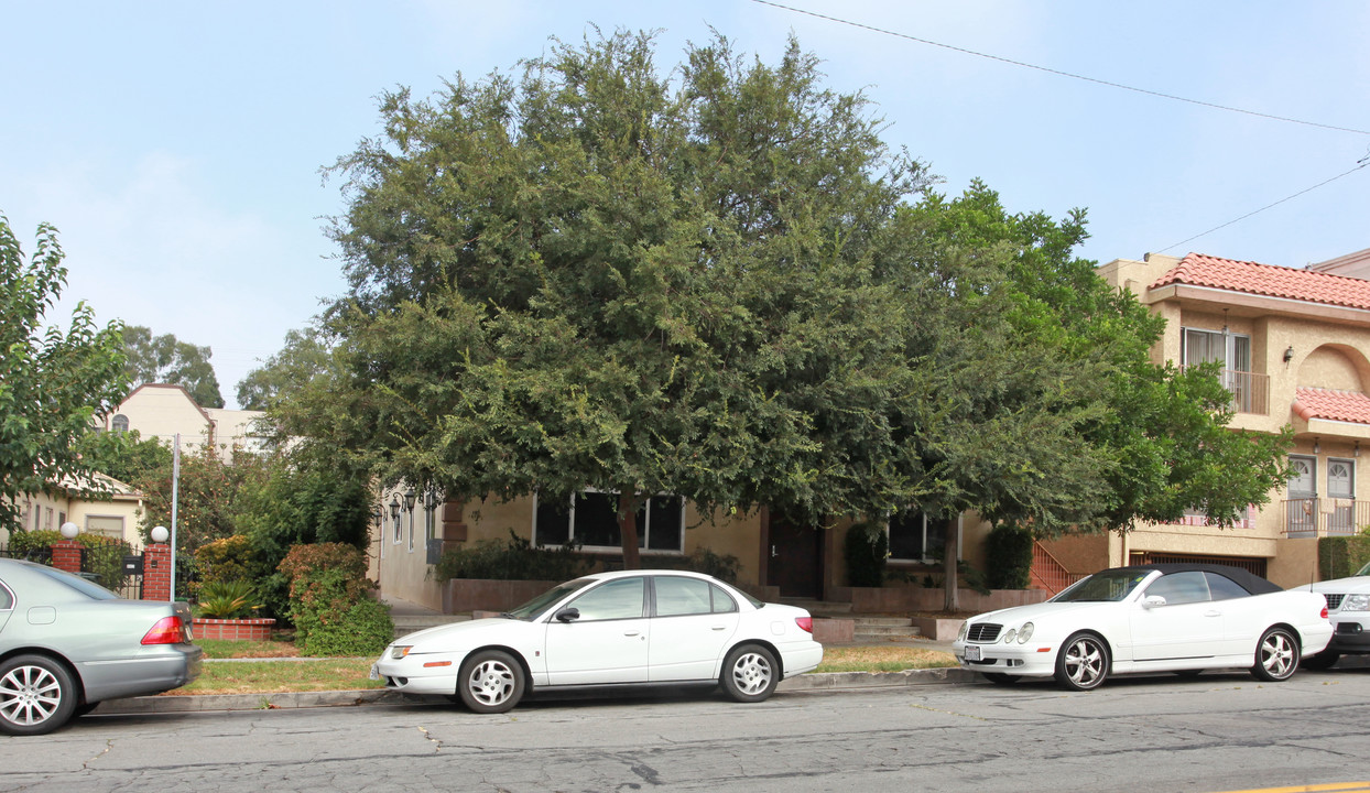 453 E Orange Grove Ave in Burbank, CA - Building Photo