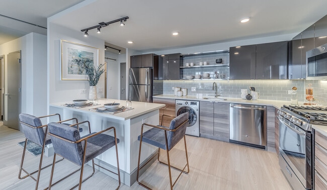 2233 S Highland Ave in Lombard, IL - Foto de edificio - Building Photo