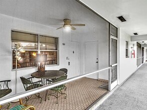 541 Blue Heron Dr in Hallandale Beach, FL - Foto de edificio - Building Photo