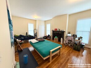 36 Hawthorne St, Unit 1 in Boston, MA - Building Photo - Building Photo