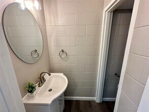 2612 Rogers Ave in Austin, TX - Building Photo - Building Photo