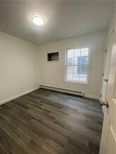 1-98 Cross Bay Pkwy-Unit -1 in Queens, NY - Foto de edificio - Building Photo