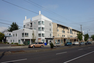 Alberta Simmons Plaza in Portland, OR - Building Photo - Building Photo