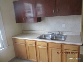 1720 E Main St in Waterbury, CT - Building Photo - Building Photo